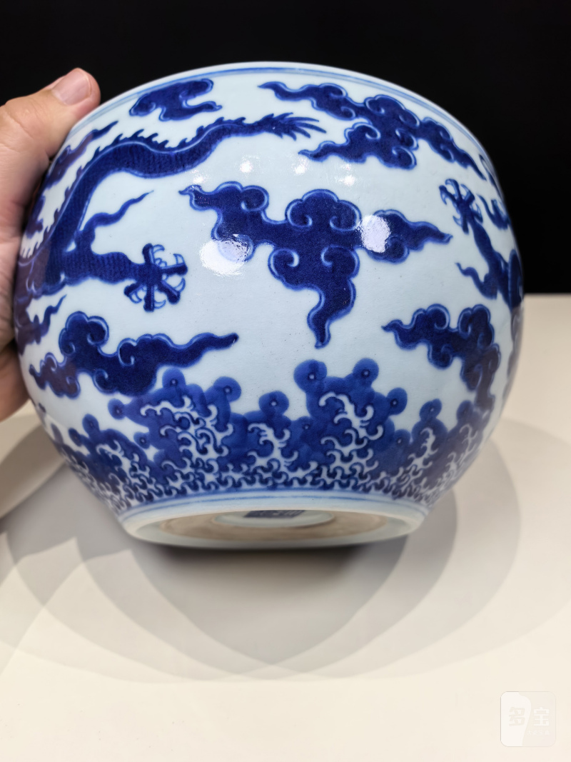 清乾隆 仿嘉窑青花云龙纹卷缸 - 图10